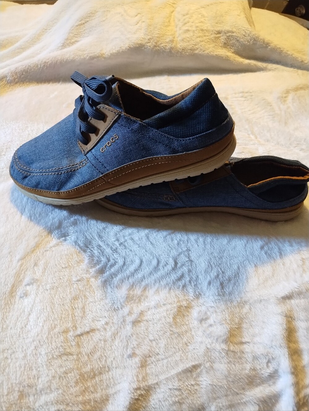 CROCS Men's Santa Cruz Denim-Look Lace-Up Sneakers - Navy Blue - Picture 7 of 7